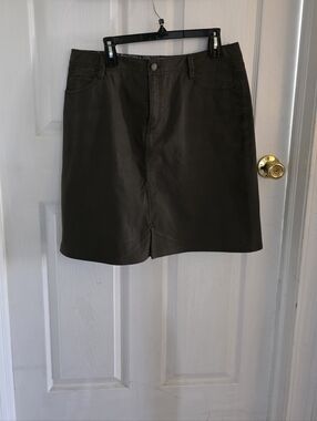 Eddie Bauer Olive Green Straight Skirt with Floral Waistband